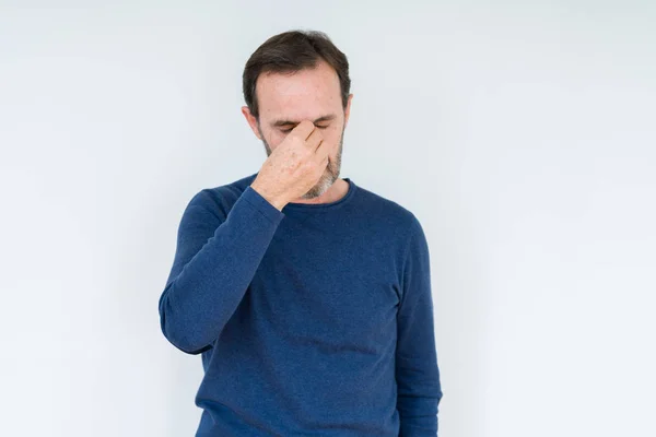 Elegante Hombre Mayor Sobre Fondo Aislado Cansado Frotando Nariz Los — Foto de Stock