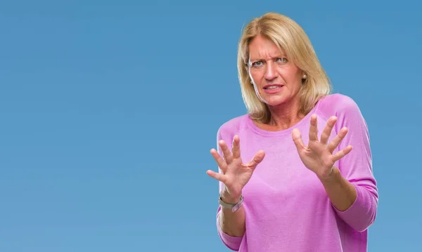 Blonde Frau Mittleren Alters Über Isolierten Hintergrund Angeekelten Ausdruck Ungehalten — Stockfoto