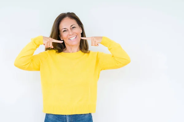 Beautiful Middle Age Woman Wearing Yellow Sweater Isolated Background Smiling — Stock Photo, Image