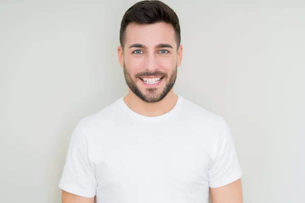 Joven Hombre Guapo Que Lleva Una Camiseta Blanca Casual Sobre —  Fotos de Stock