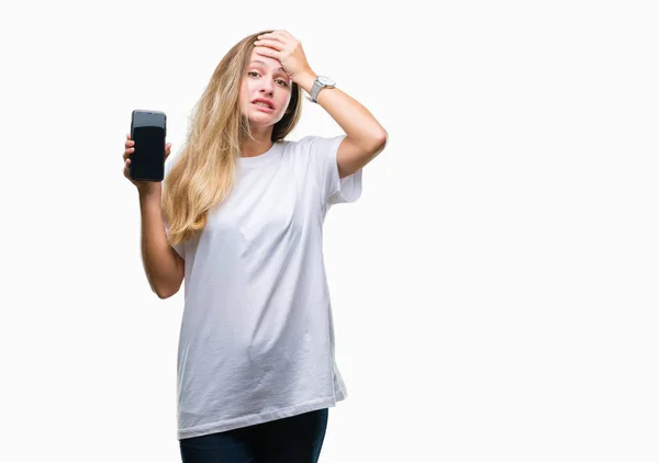 Jovem Bela Mulher Loira Mostrando Tela Smartphone Sobre Fundo Isolado — Fotografia de Stock