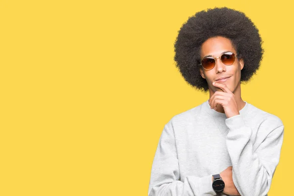 Jonge Afro Amerikaanse Man Met Afro Haar Dragen Van Een — Stockfoto