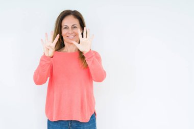 Gösterilen ve parmakları ile işaret izole arka plan güzel orta yaş kadın numara 9 kendinden emin ve mutlu gülümseyerek süre.