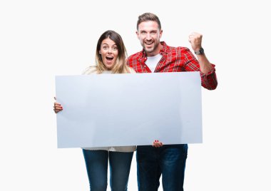 Genç çift birlikte holding boş afiş gurur çığlık ve zafer ve başarı çok heyecanlı, duygu tezahürat kutluyor izole arka plan üzerinde