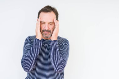 Çünkü yakışıklı üst düzey adam arka plan baş baş ağrısı için el ile izole stres. Migren muzdarip.