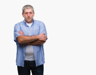 İzole arka plan şüpheci ve sinir, onaylamayan ifade yüz çapraz kollu yakışıklı komuta sizde. Negatif kişi.