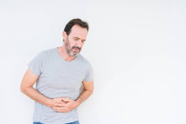 Yakışıklı üst düzey adam izole mide üzerinde el ile arka plan çünkü mide bulantısı, ağrılı hastalık hasta hissediyor. Ağrısı kavramı.