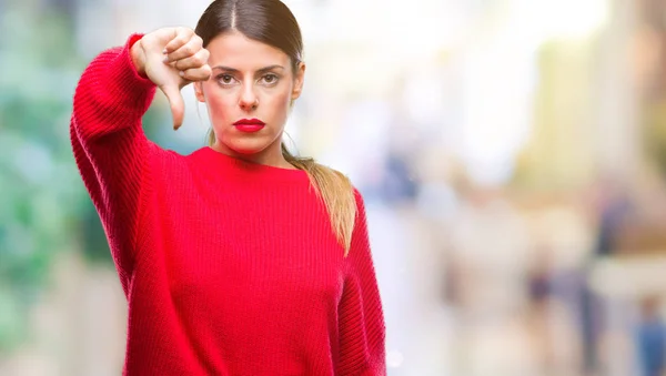 Ung Vacker Affärskvinna Iförd Vinter Tröja Över Isolerade Bakgrund Ser — Stockfoto