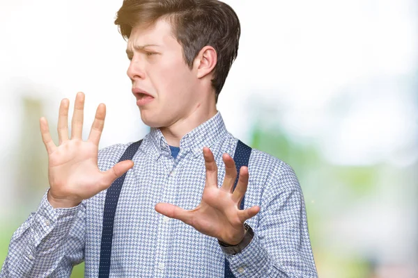 Junger Schöner Kaukasischer Mann — Stockfoto