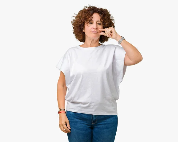 Senior Vrouw Mooi Midden Ager Dragen Witte Shirt Geïsoleerd Achtergrond — Stockfoto