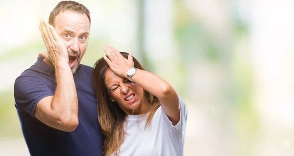 Middelbare Leeftijd Hispanic Casual Paar Geïsoleerde Achtergrond Lijden Hoofdpijn Wanhopig — Stockfoto