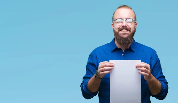 Joven Hombre Hipster Con Gafas Sosteniendo Papel Blanco Sobre Fondo —  Fotos de Stock