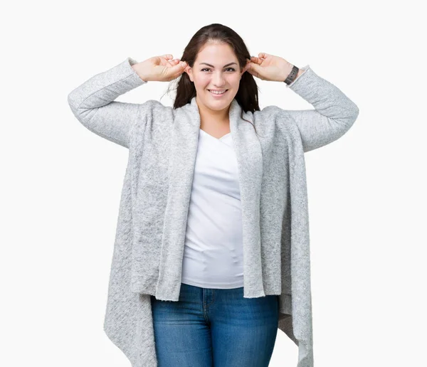 Artı Boyutu Genç Kadın Güzel Kış Ceket Üzerinde Arka Plan — Stok fotoğraf