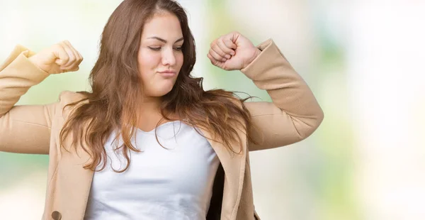 Hermosa Mujer Joven Tamaño Grande Con Abrigo Invierno Sobre Fondo — Foto de Stock