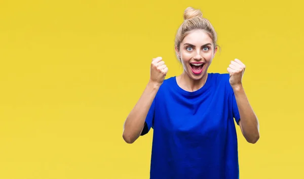 Giovane Bella Donna Occhi Biondi Blu Indossa Blu Shirt Sfondo — Foto Stock