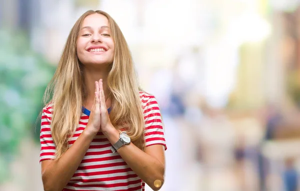 Joven Hermosa Rubia Sobre Fondo Aislado Rezando Con Las Manos —  Fotos de Stock