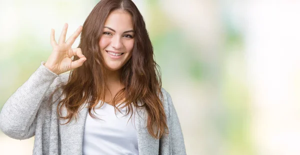 Mooie Grootte Jonge Vrouw Winter Jas Dragen Geïsoleerd Achtergrond Glimlachend — Stockfoto