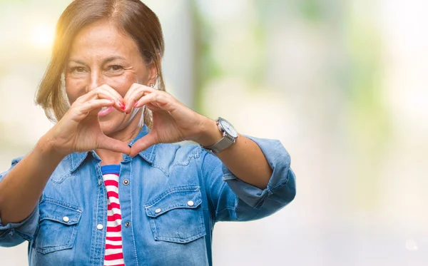 Mujer Hispana Mayor Mediana Edad Sobre Fondo Aislado Sonriendo Amor — Foto de Stock