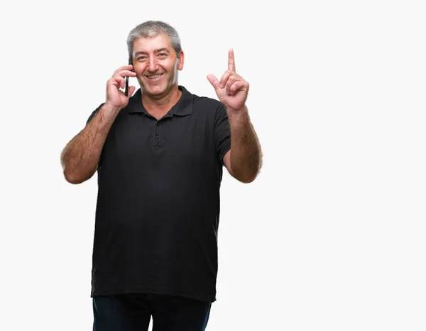 Bel Homme Âgé Parlant Sur Smartphone Sur Fond Isolé Surpris — Photo