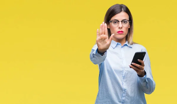 Νέοι Επαγγελματίες Όμορφη Γυναίκα Μήνυμα Γραπτών Μηνυμάτων Χρησιμοποιώντας Smartphone Πέρα — Φωτογραφία Αρχείου