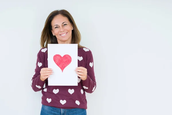 Mujer Mediana Edad Sosteniendo Regalo Tarjeta Con Corazón Rojo Sobre —  Fotos de Stock