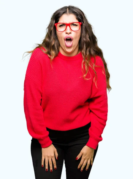 Mladá Krásná Žena Nosí Červené Brýle Strach Šokován Výrazem Překvapení — Stock fotografie