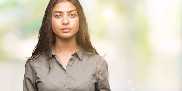 Jeune Belle Femme Arabe Sur Fond Isolé Avec Une Expression — Photo