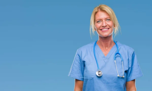 Medelålders Blond Sjuksköterska Kirurg Läkare Kvinna Över Isolerade Bakgrund Med — Stockfoto