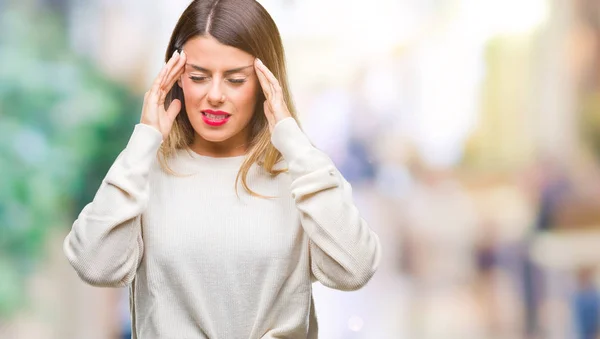 Mooie Jongedame Casual Witte Trui Geïsoleerd Achtergrond Met Hand Het — Stockfoto