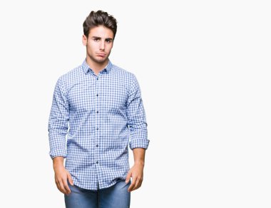 Kızgın ve korkmuş ağlıyor genç yakışıklı iş adamı izole arka plan depresif ve sıkıntı, endişe içinde. Üzgün ifade.