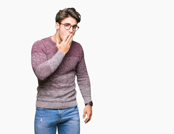 Jovem Homem Bonito Usando Óculos Sobre Fundo Isolado Entediado Bocejo — Fotografia de Stock