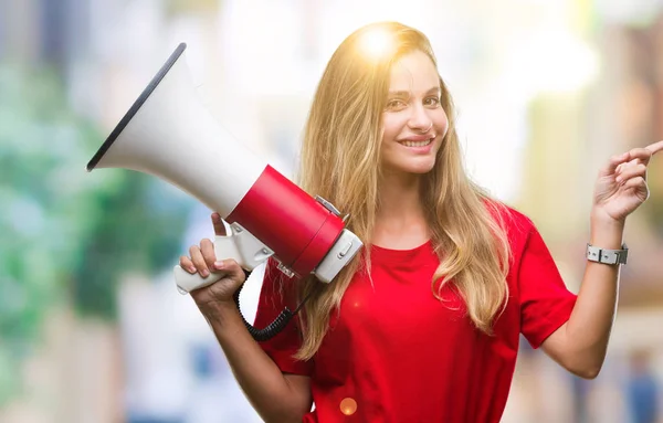 Jonge Mooie Blonde Vrouw Schreeuwen Door Megafoon Geïsoleerde Achtergrond Erg — Stockfoto