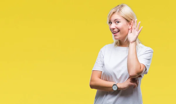 Jonge Mooie Blonde Vrouw Met Witte Shirt Geïsoleerde Achtergrond Glimlachend — Stockfoto