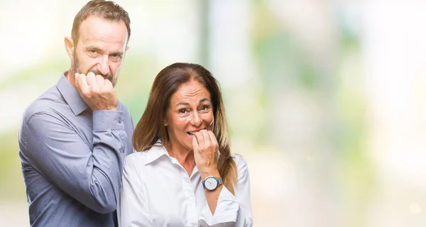 Pareja Negocios Hispanos Mediana Edad Sobre Fondo Aislado Que Estresada — Foto de Stock