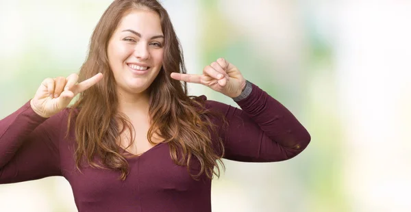 Hermosa Atractiva Mujer Joven Tamaño Grande Con Vestido Sobre Fondo —  Fotos de Stock