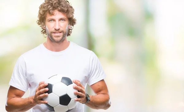 Bonito Modelo Hispânico Homem Segurando Bola Futebol Sobre Fundo Isolado — Fotografia de Stock