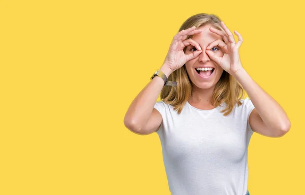 Schöne Junge Frau Legerem Weißen Shirt Über Isoliertem Hintergrund Macht — Stockfoto