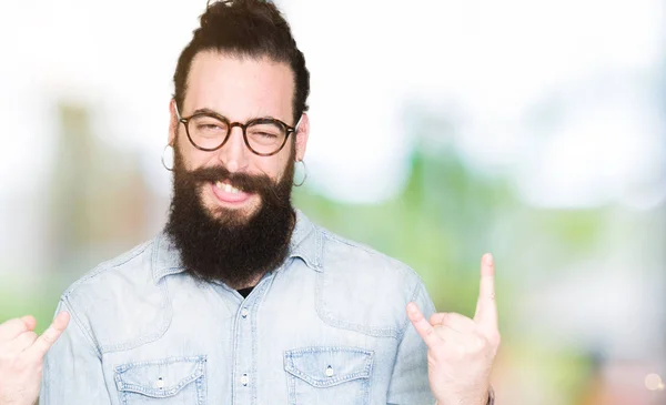 Young Hipster Man Long Hair Beard Wearing Glasses Shouting Crazy — Stock Photo, Image