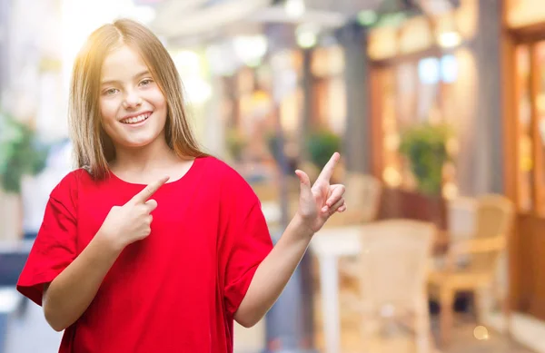 Mooi Meisje Geïsoleerde Achtergrond Glimlachen Kijken Naar Camera Met Twee — Stockfoto