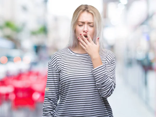 Mladá Blond Žena Izolované Pozadí Nudit Zíval Unavený Pokrývající Ústa — Stock fotografie