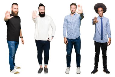 Kolaj bir grup genç adam dur yapıyor beyaz izole arka plan üzerinde şarkı elin avuç ile. Negatif ve ciddi bir jest yüz ifadesiyle uyarı.