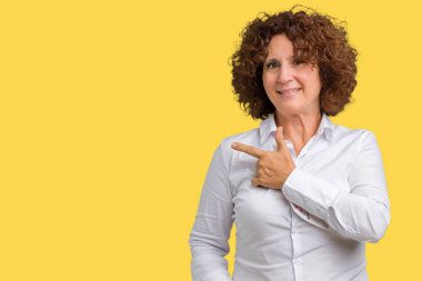 İzole arka neşeli bir gülümseme ile el ve parmak kadar yan yüzünde mutlu ve doğal ifade ile işaret yüz güzel orta ager üst düzey businees kadın