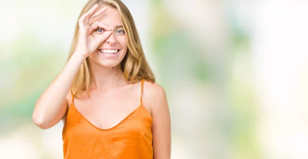 Hermosa Mujer Joven Con Camisa Naranja Sobre Fondo Aislado Haciendo — Foto de Stock