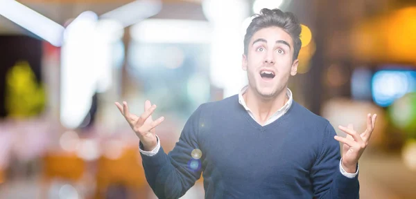Fiatal Jóképű Üzletember Elszigetelt Háttér Őrült Őrült Kiabálás Ordítás Agresszív — Stock Fotó