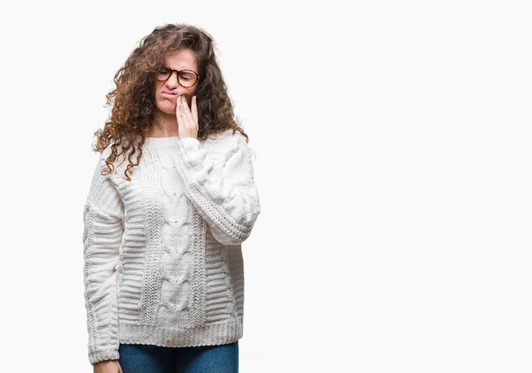 Mooie Brunette Krullend Haar Jong Meisje Winter Trui Dragen Geïsoleerde — Stockfoto