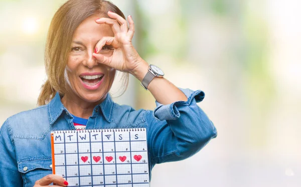 Mulher Hispânica Sênior Meia Idade Segurando Calendário Menstruação Sobre Fundo — Fotografia de Stock