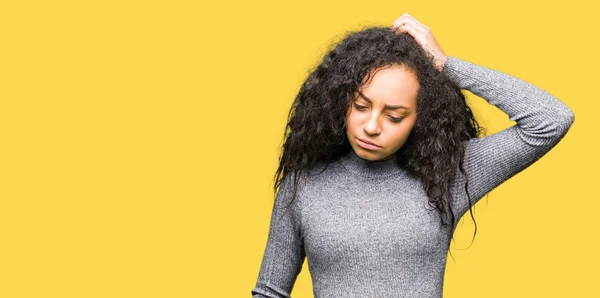 Menina Bonita Nova Com Cabelo Encaracolado Confundir Perguntar Sobre Pergunta — Fotografia de Stock