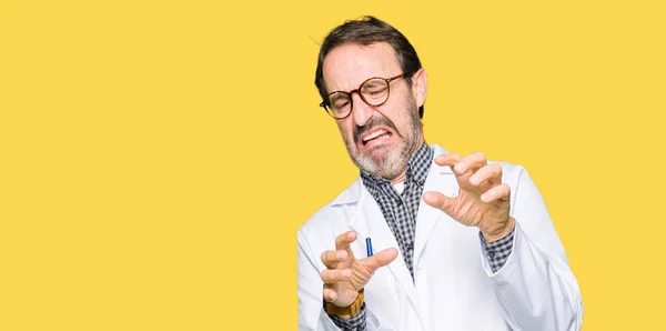 Medelåldern Läkare Män Bär Medicinsk Coat Äcklad Uttryck Missnöjd Och — Stockfoto