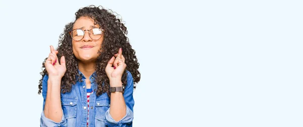 Young Beautiful Woman Curly Hair Wearing Glasses Smiling Crossing Fingers — Stock Photo, Image