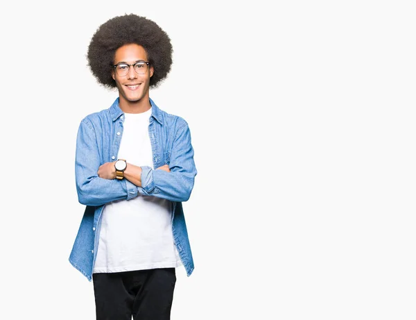 Mladý Američan Afričana Muž Afro Vlasy Nosí Brýle Šťastný Obličej — Stock fotografie